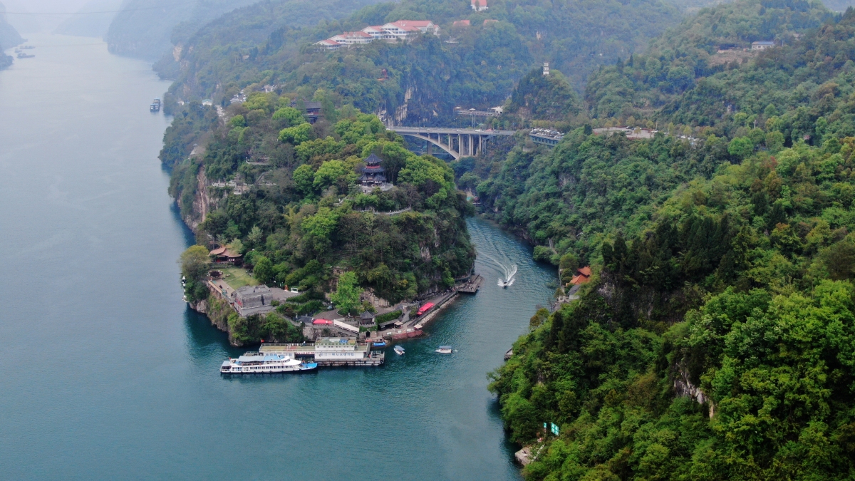 西陵峡风景区非常漂亮,其壮美的峡谷风光,独特的人文历史和丰富的生态