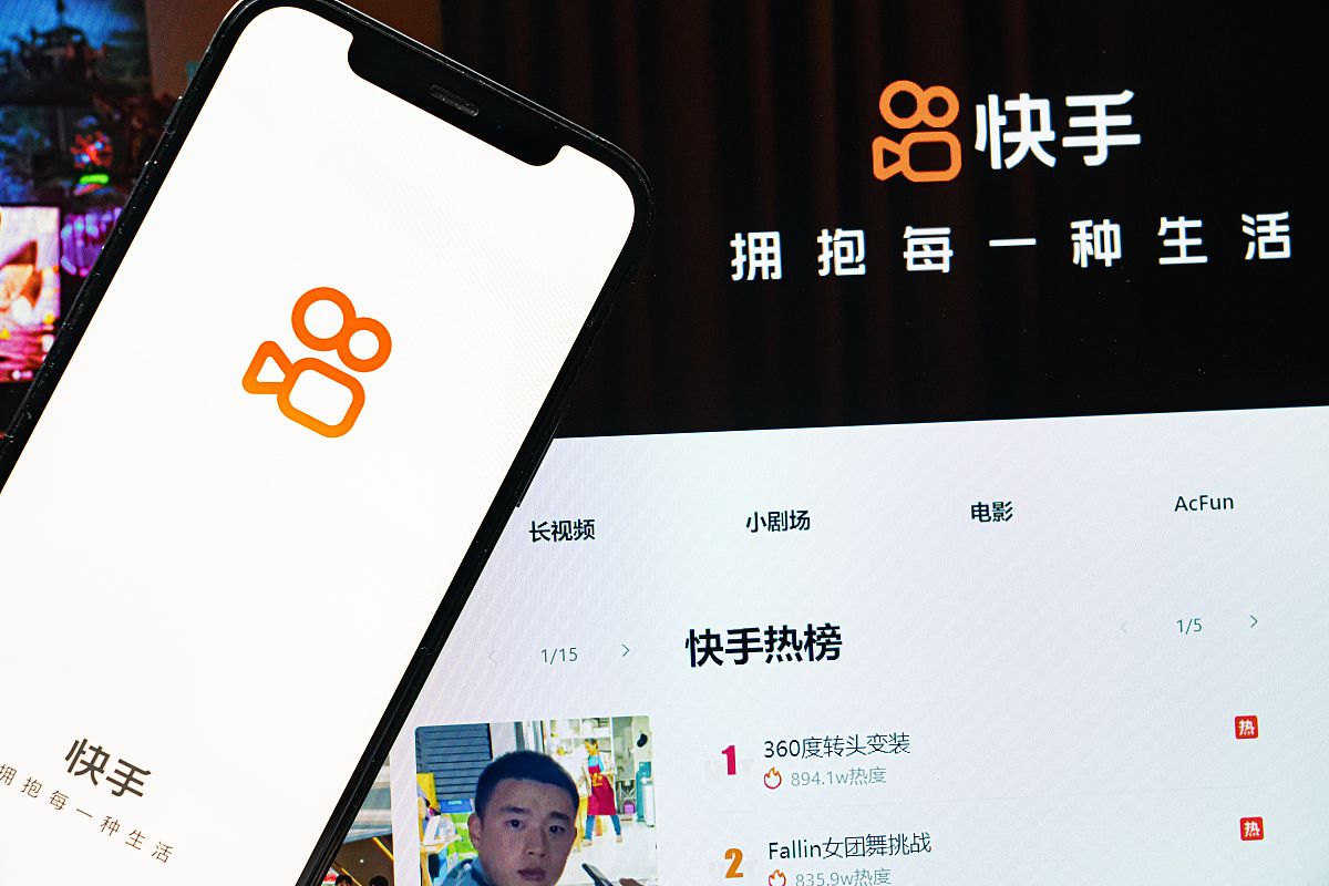 在代码中添加个解析中3个点点需要动态完整代码!DOCTYPE htmlhtmlhead	title快手解析title	meta charset=UTF-8	script src=httpscodejquerycomjquery-351minjsscript	style		body 			font-family Arial;			background-color #f2f2f2;						h1