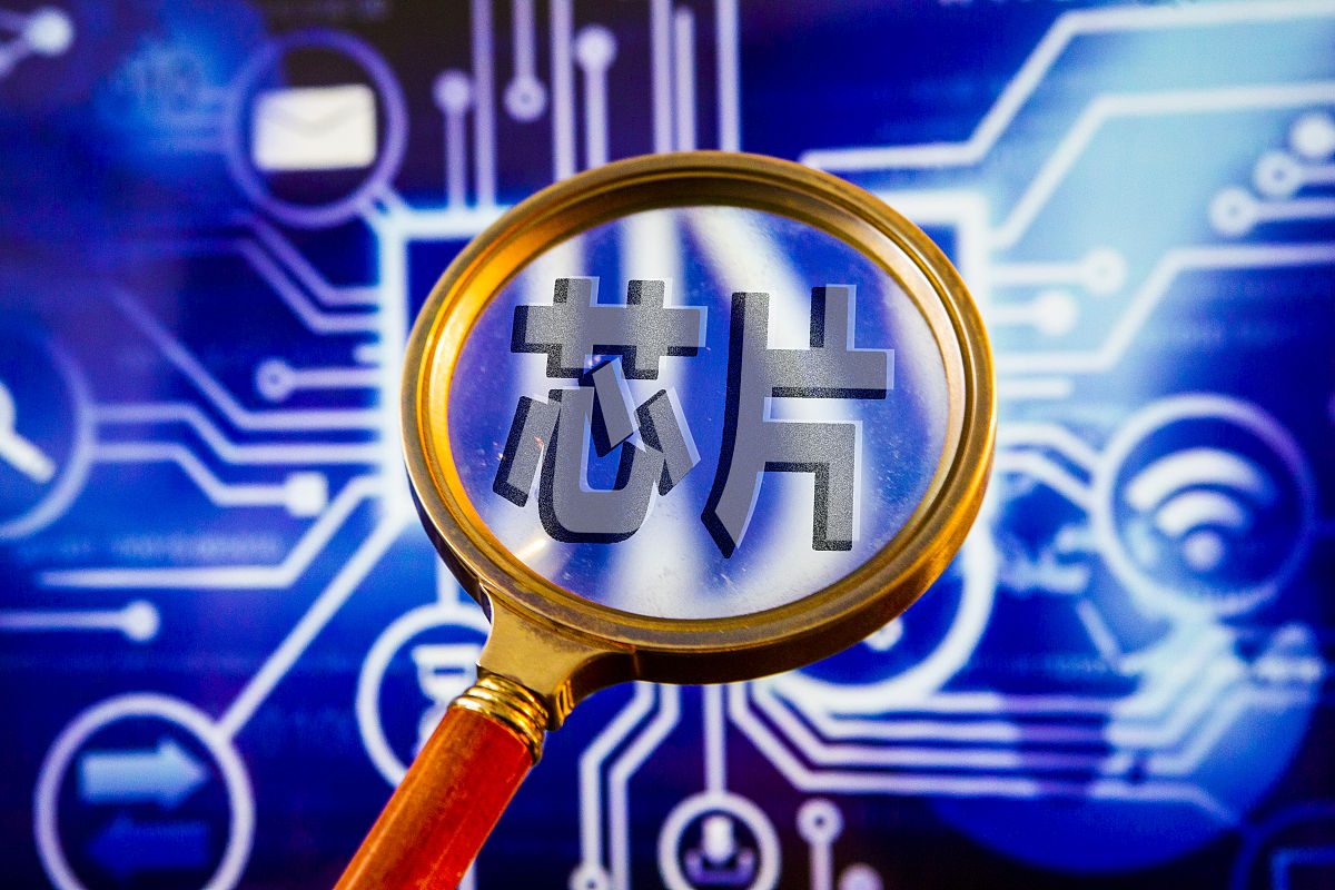 关于代工降价，中芯国际表示不会跟风，关于在建项目，中芯国际表示继续推进 写2000字