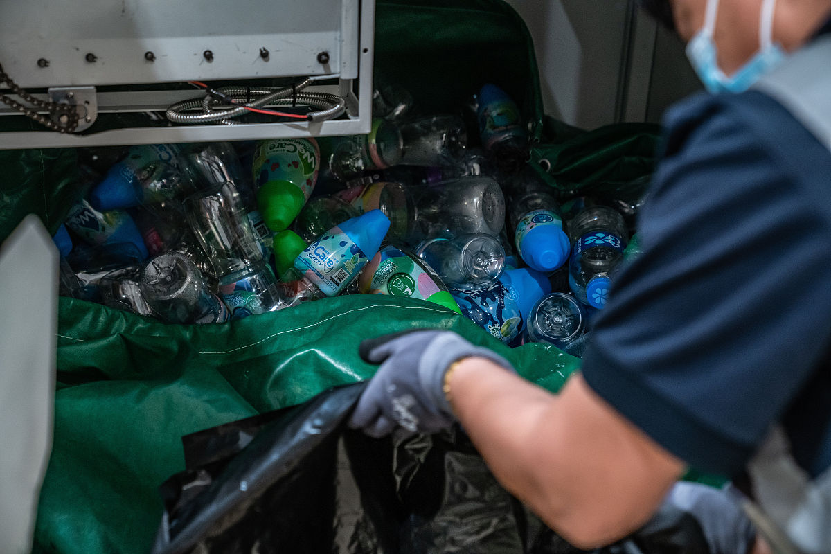 介绍广东太古可口可乐有限公司人员状况按用工形式、岗位、学历