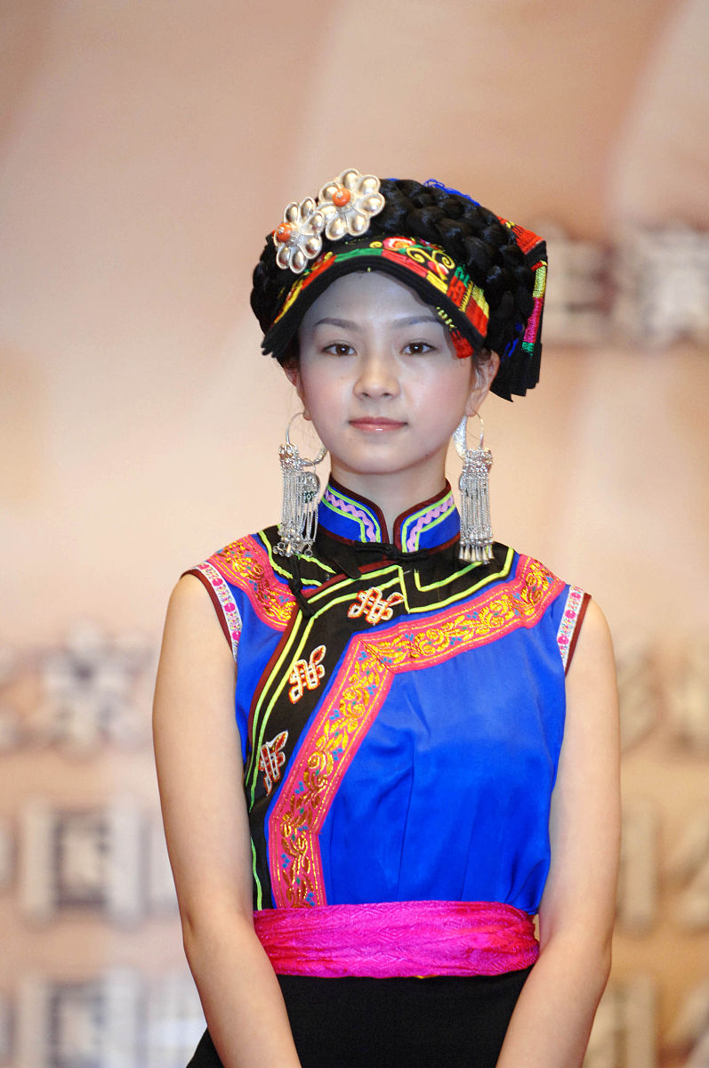 《村里村外》小说：谁是贯穿故事的灵魂人物？