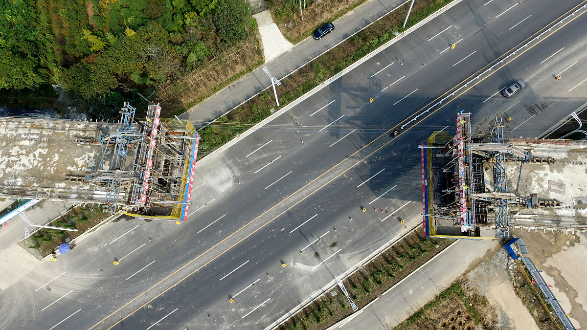 以无锡高架桥侧翻事故为背景写一篇工程伦理案例分析报告2000字伦理问题分析更详细一点