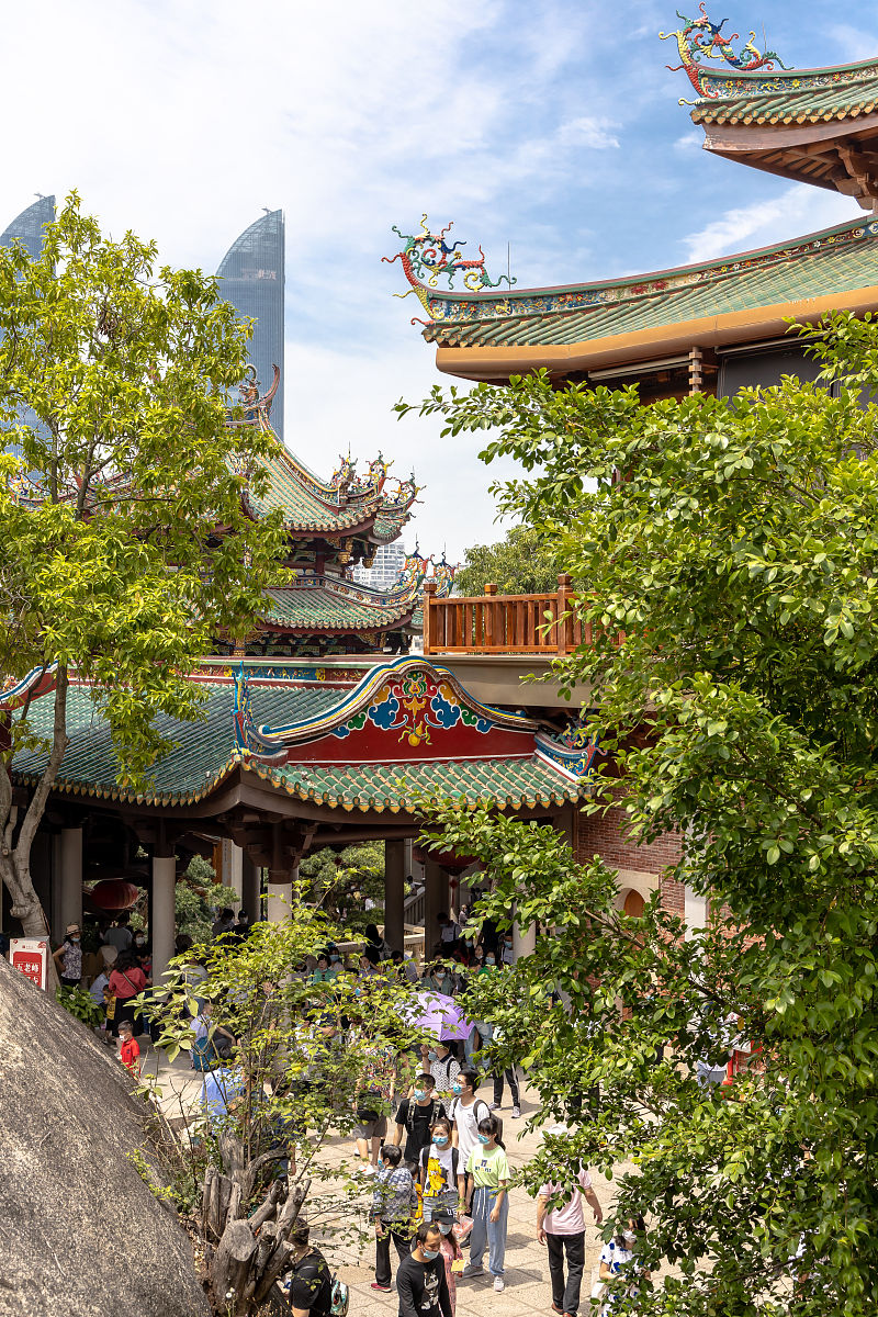 2021年5月1日,福建厦门南普陀寺,精美的飞檐典型的闽南传统建筑,建筑