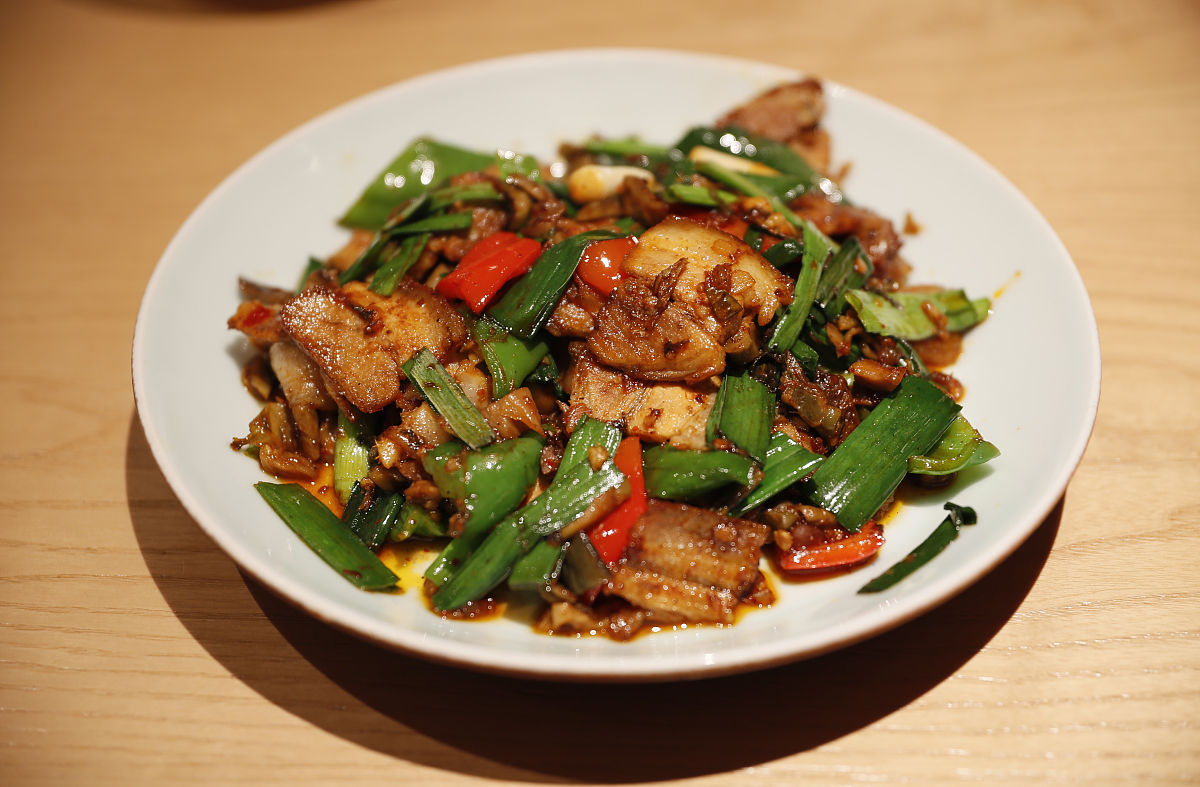 不白吃带你做家常菜：简单美味的回锅肉！