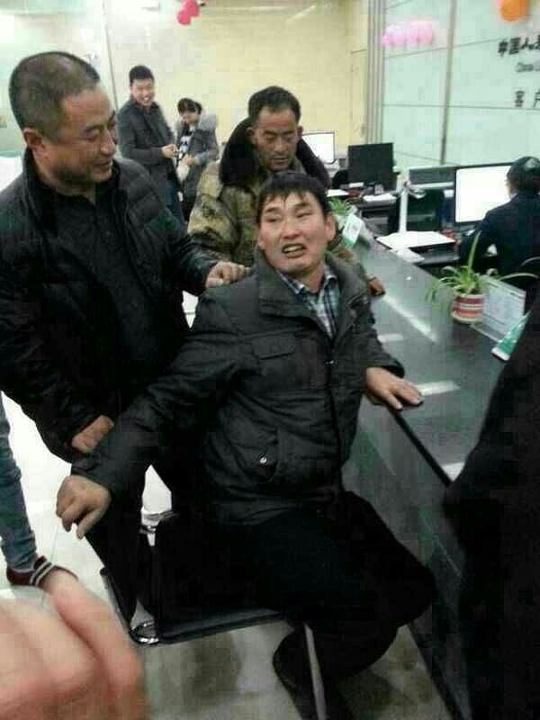 写一个山西褚村得小伙褚世杰到大城市打拼最后成为心狠手辣的黑道大佬的故事