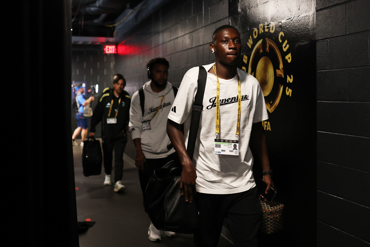 写一篇篮球明星詹姆斯生涯总结