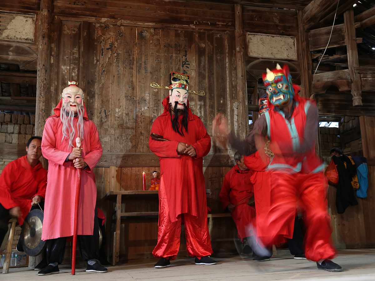 客观视角下的文化传承: 第三/人称叙述在河南长垣落腔非遗纪录片中的作用