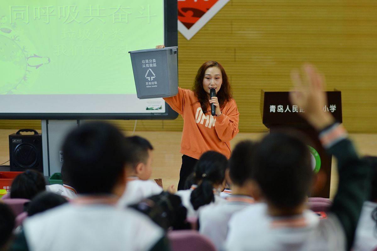 二小校长李先生：十年深耕，桃李满园