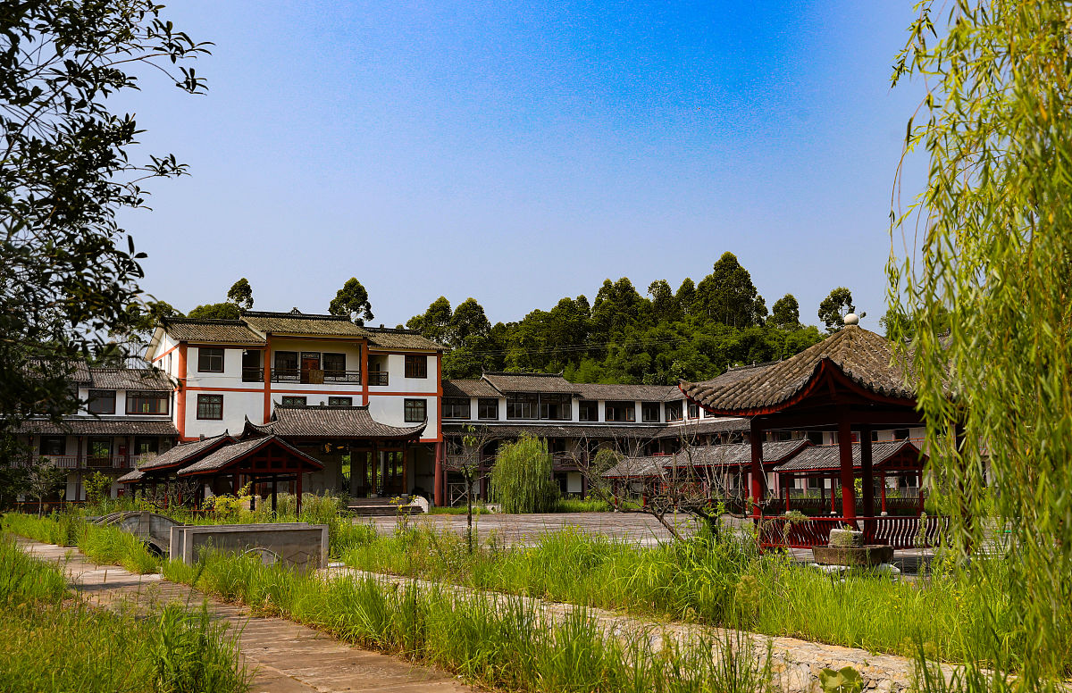 根据康养公园和疗愈机构在城市居住区中不同位置关系对其疗愈作用的影响可达性、建造成本、使用频率、与机构功能联系等方面内容取一个课题名称