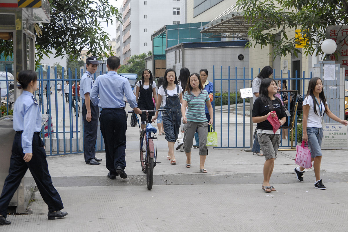 衣冠不整是什么意思？ - 解读衣冠不整的含义和影响