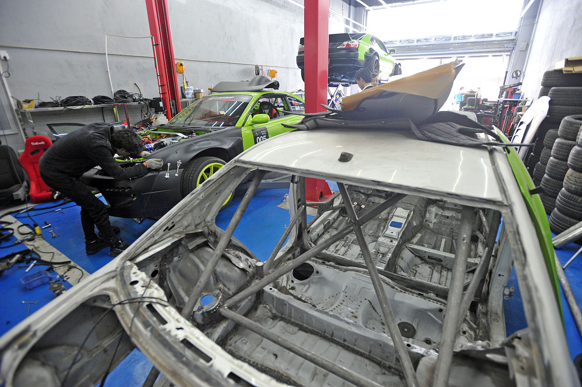 悉车体、车架的结构与总装工艺过程。熟悉辅助系统、通风冷却系统的构成及工作流程。