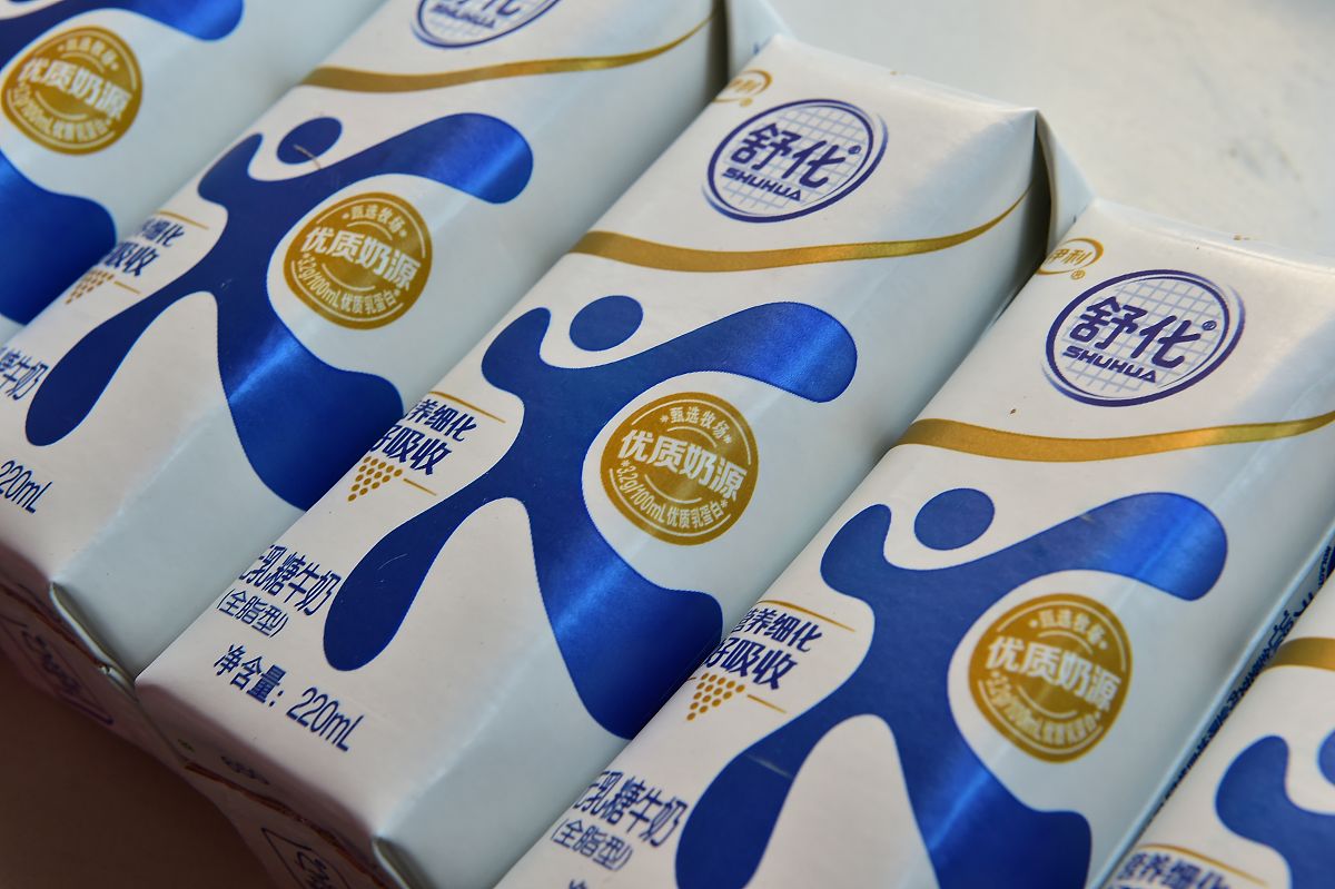 早餐不知道吃什么的可以喝这个007家庭装这款酸奶只有三种原料生牛乳乳酸菌和糖不是那种浓稠的质地口感香滑小朋友也能喝简直不要太方便！