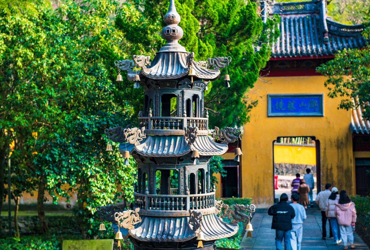 宝鸡市吴山旅游风景区,山水相映,风光旖旎,是一处集自然