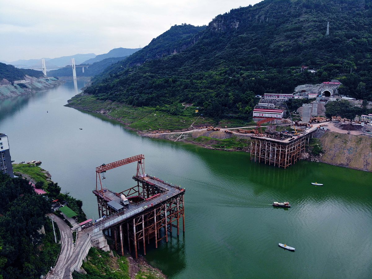 重庆铁路工程学校专业发展前景：实践、创新和国际化