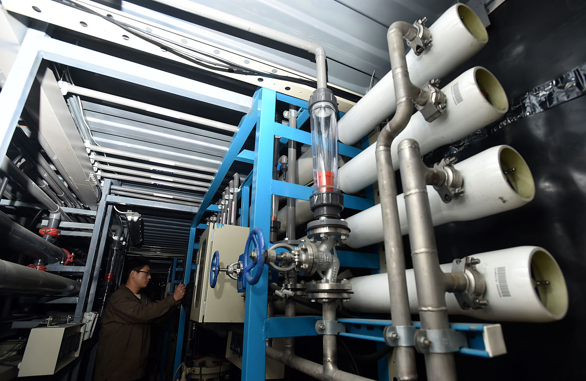 改写下面的话使其和原来的句子重复率降至最低根据图2可知仅仅只有石墨石墨电极以及加入20mg粉末活性炭的两组实验降解化工废水中氨氮的效果并不理想90分钟后氨氮分别从2634mgL降到了2024mgL、2790mgL降到2135mgL；而加入20mg纳米碳管和加入10g铁碳颗粒两组降解化工废水中氨氮的效果较好分别从2967mgL降到1969mgL、2413mgL降到1525mgL