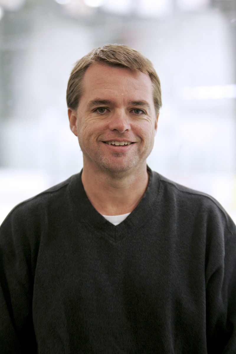 我从来没有读过沃伦-巴菲特的书但我知道他。他为人们提供了很多免费的建议与大多数处于他这种地位的人相比他非常有帮助。我觉得非常有趣这是你喜欢读的东西。你一定很聪明。我喜欢读哲学书我最喜欢的书是马库斯-奥勒留的《沉思录》。如果有一天你有机会的话就读读这本书吧我如何回答？