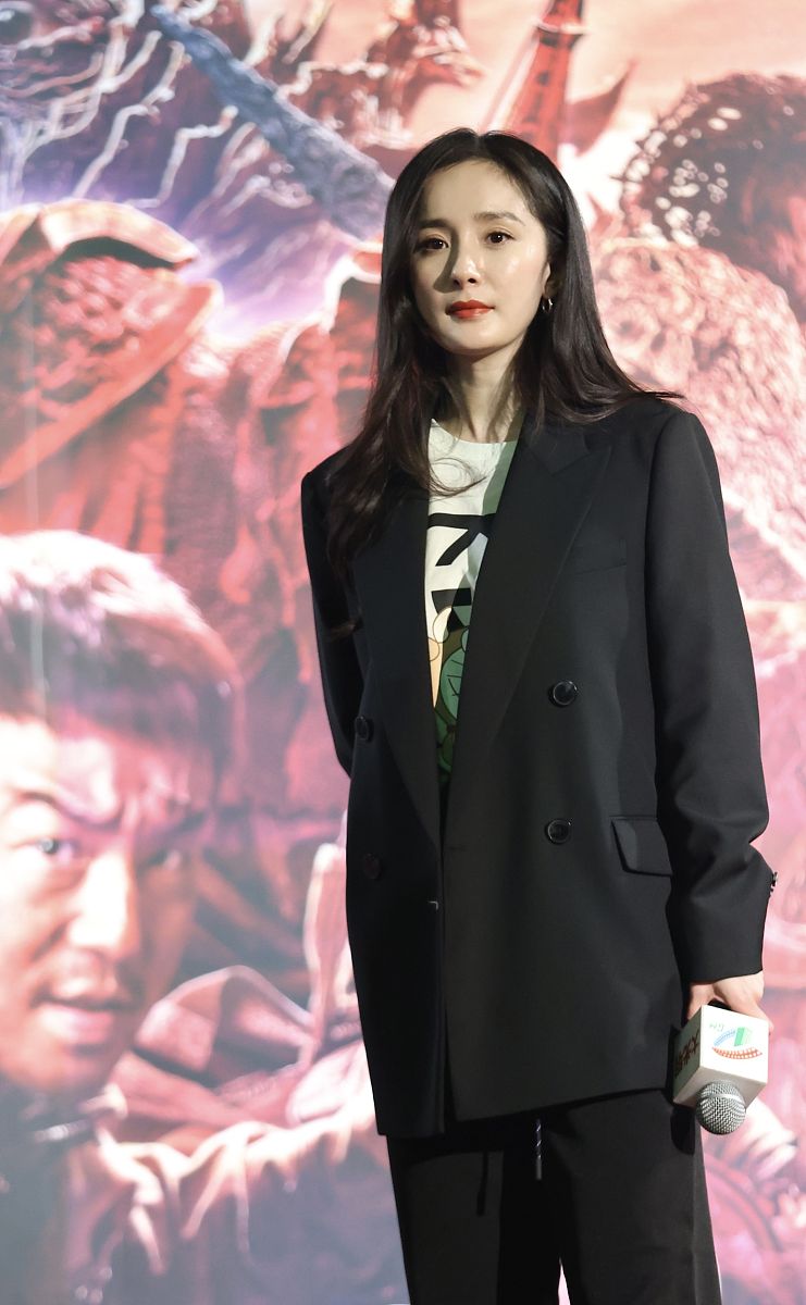 2021年2月25日,上海,杨幂现身《刺杀小说家》路演.杨幂