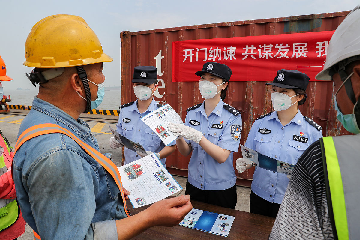 实践岗位：运输安全管理员岗位实践报告实践单位：西安市公共交通集团有限公司第五分公司十车队本阶段实践内容：车队运输安全隐患排查从车队运输安全隐患排查方面总结实践内容重点分析自己所参与的具体工作不要小标题所写内容不少于1000字。