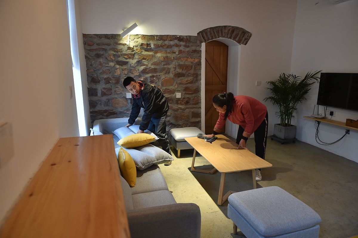 感谢大数据的推荐看完网友发的帖子我才知道原来刚装修好的新房还存在一个重大的安全隐患那就是甲醛。刚装修完的新房不仅墙面漆会释放甲醛房间内放置的衣柜、床等物品也时时刻刻都在释放甲醛。如果对甲醛放任不管甲醛浓度超标轻则会造成免疫力下降、咳嗽、头晕重则会致癌、影响生育。不除甲醛性命不保啊。所以在入住前除甲醛这个重要步骤可不能省略。好在我用了西兰甲醛净现在新房的甲醛含量已经从超标降到正常范围了来给大家分享一