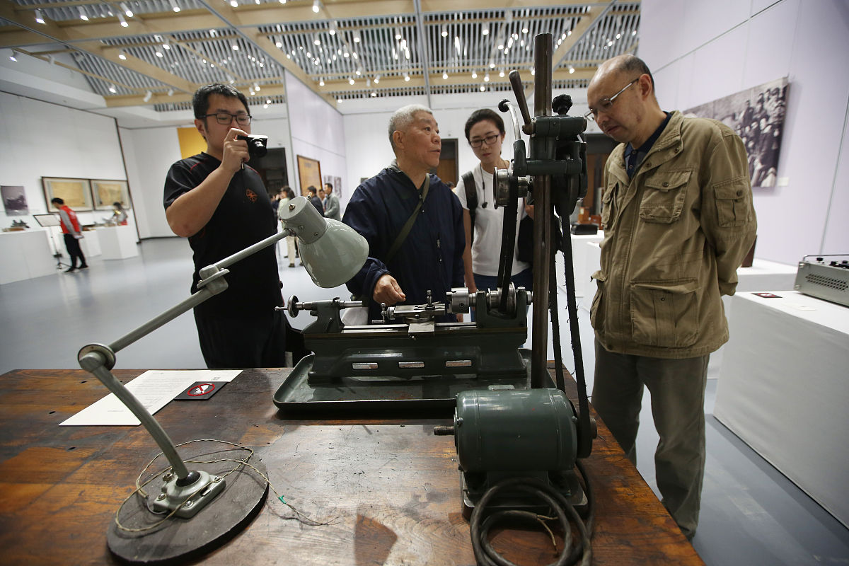 2019年4月24日,北京,"百年器象——清华大学科学博物馆筹备展"在清华
