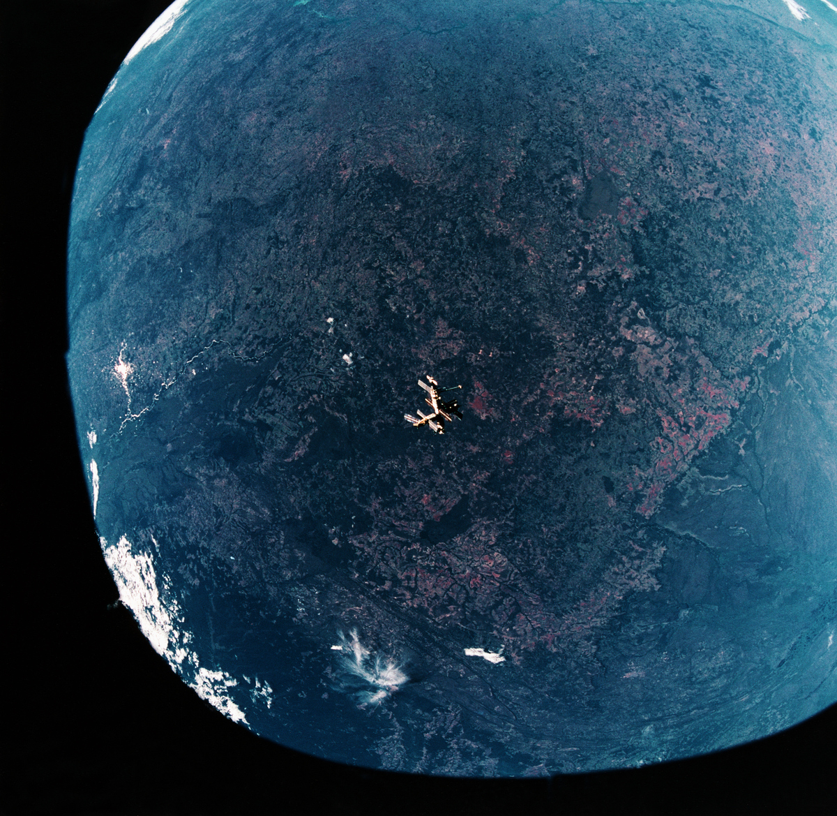 小行星会撞击地球么