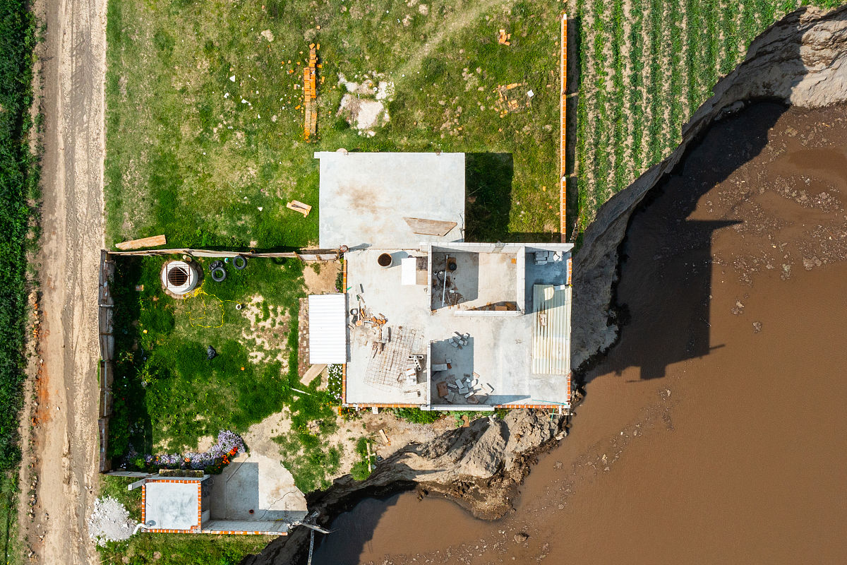 如何判断字符串是村民委员会还是居民委员会？