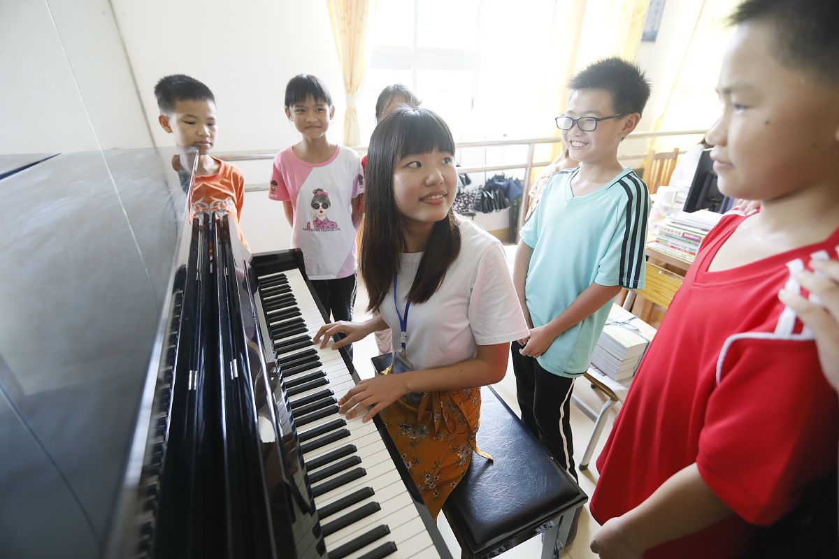 兴趣爱好是自主学习与探究的动力之一，有兴趣才能促使学生自主学习音乐，学生才会进一步去感知音乐。通过调查学生对音乐的喜爱程度，了解、分析学生在音乐方面的兴趣度，是对探究培养高中生音乐审美能力的先行条件。