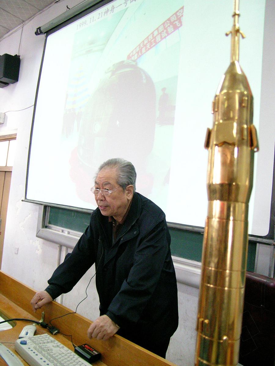 黄昆：中国物理学泰斗，凝聚态物理学领军人物