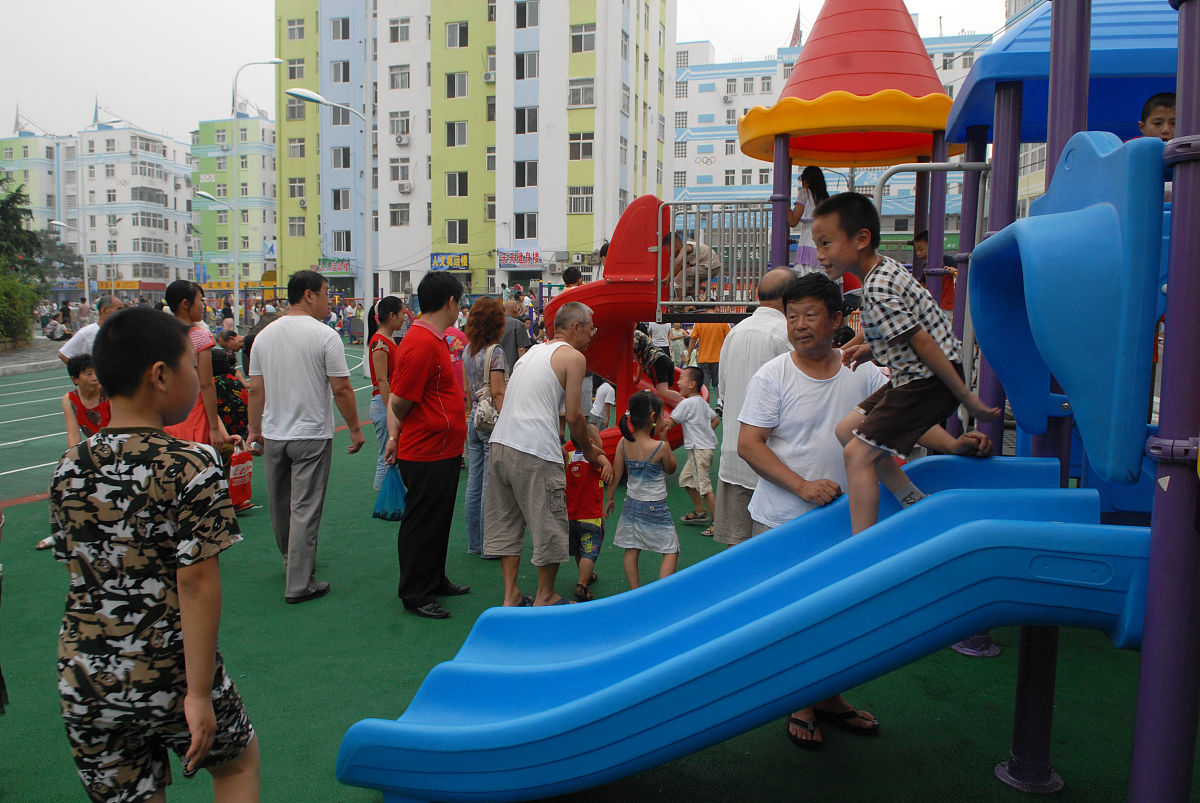 幼儿园沙水区滑梯搭建指南：游戏前的趣味谈话