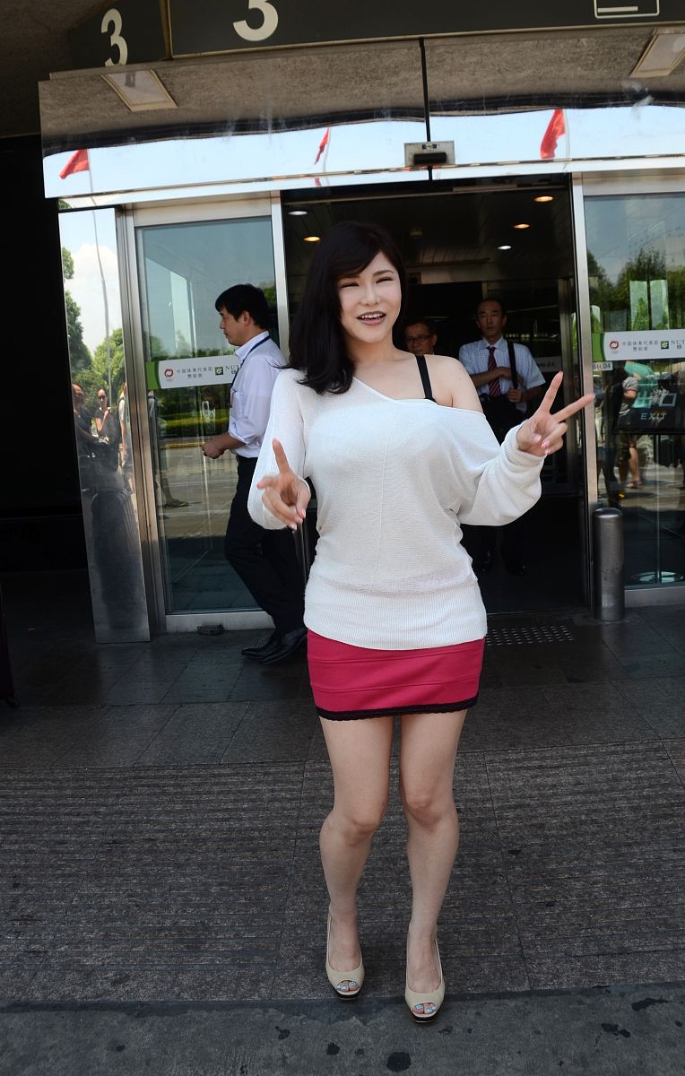 2013年7月24日,上海,日本冲田杏梨空降上海机场.冲田杏梨