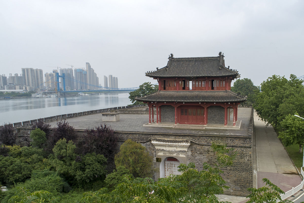 2020年6月13日,湖北省襄阳市,古建筑明清城墙震华门修缮完毕.