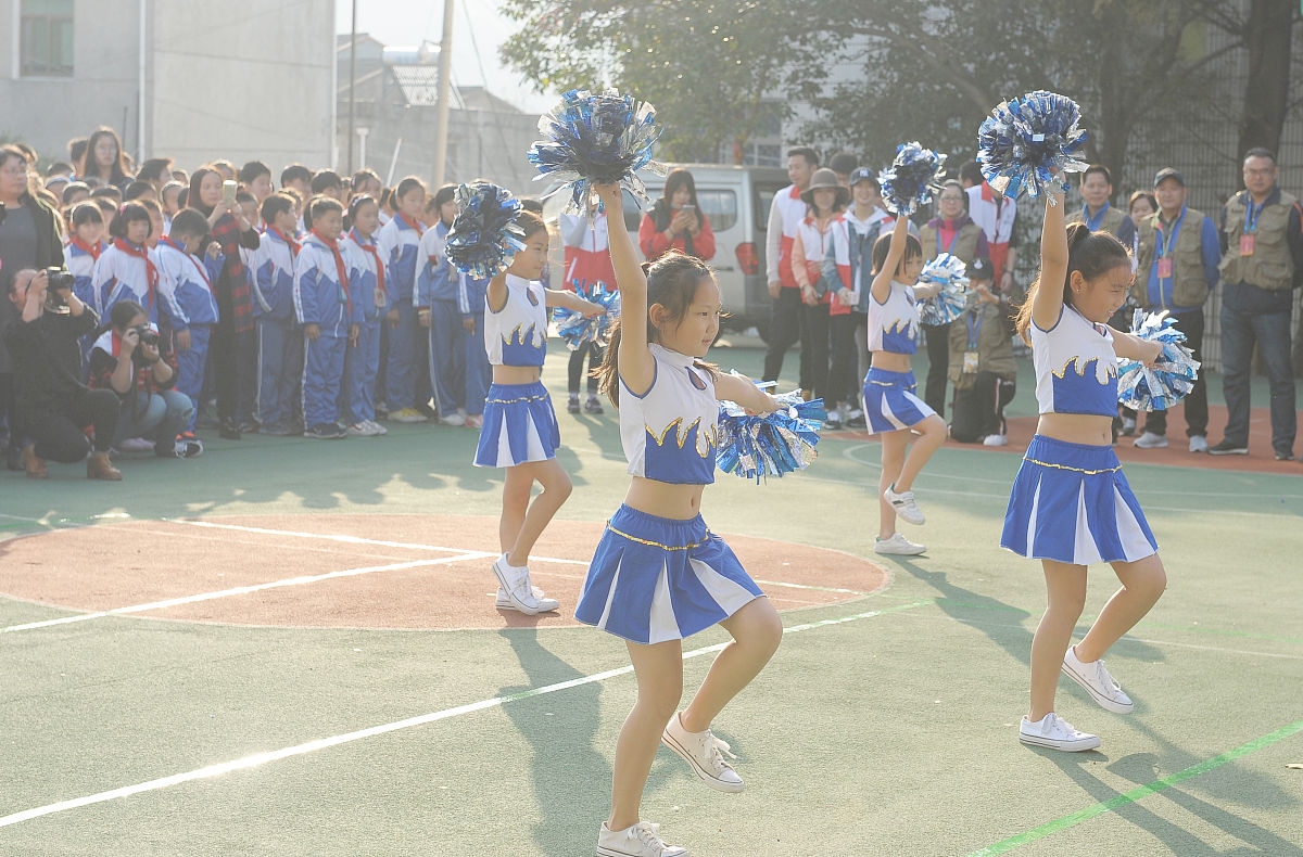 中秋团建趣味运动会背景板标语：20句创意满满的口号