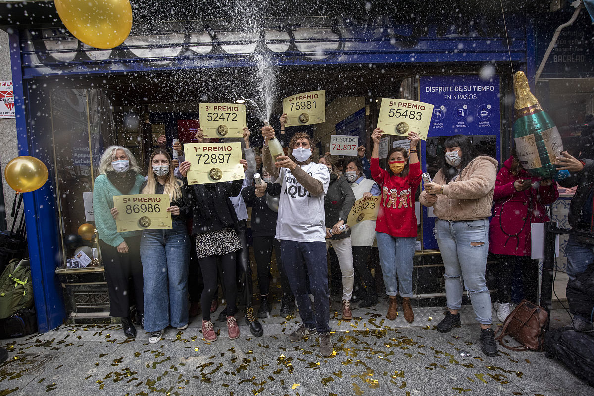 当地时间2020年12月22日,西班牙马德里,西班牙圣诞彩票在剧院开奖.受