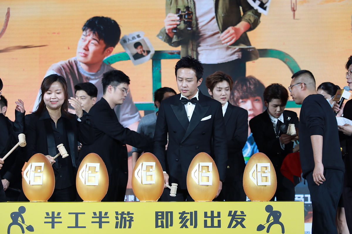 以《极限挑战》：各行各业的明星们亲身体验极限生活为题写一篇1200字文章