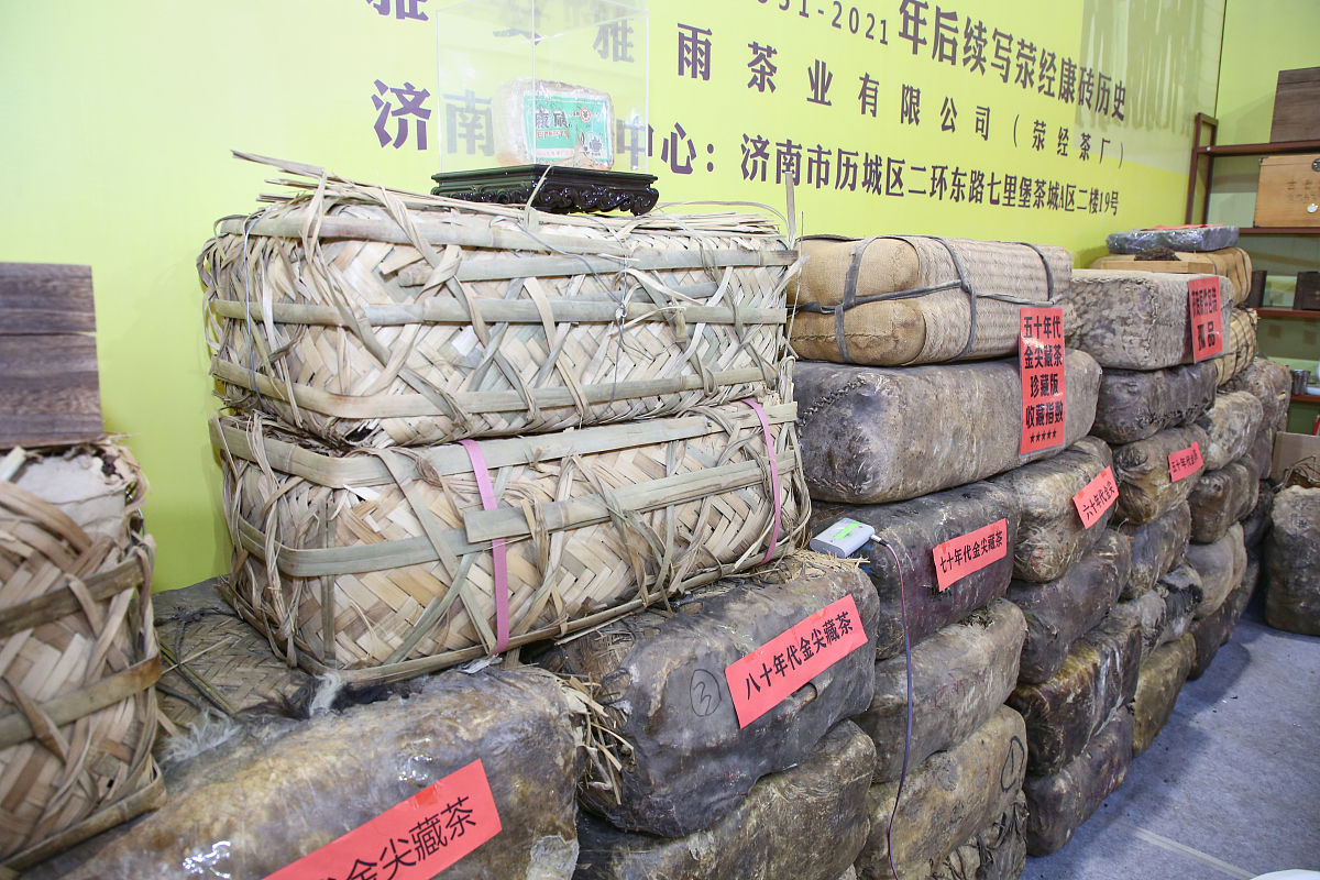 发现部分货物混有发霉豆，请翻译