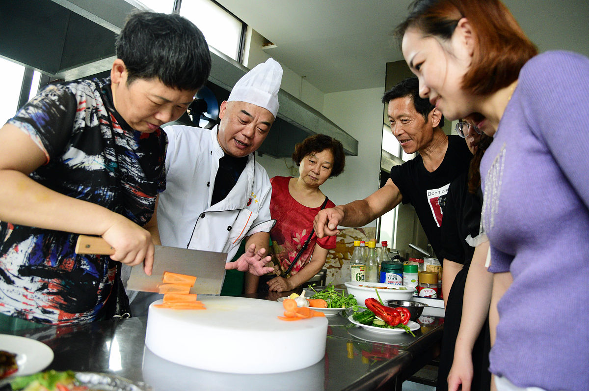 什么年龄合适学厨师初中毕业能学吗