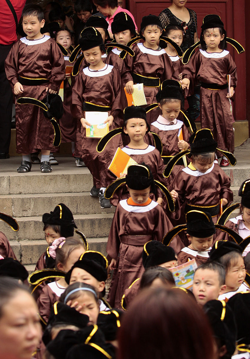 广西2021年女生读铁路学校学什么好