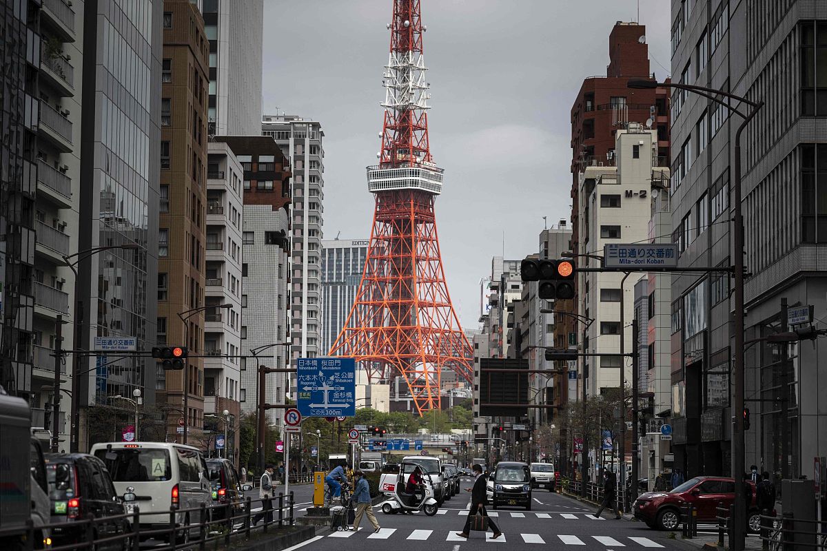 当地时间2021年4月1日,日本东京,民众戴口罩出行.世界卫生组织官网最