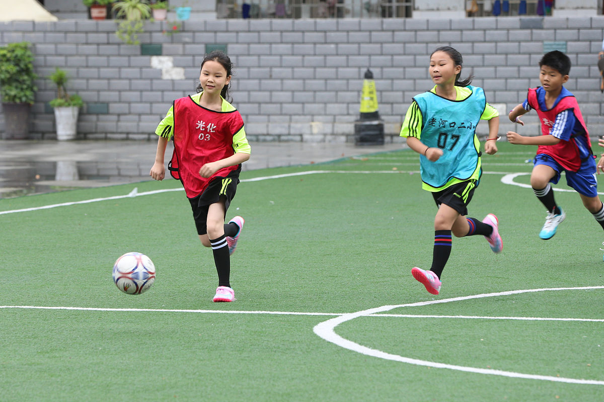 2021年7月5日,湖北省襄阳市,老河口市第二小学学生参加学校暑假课后托