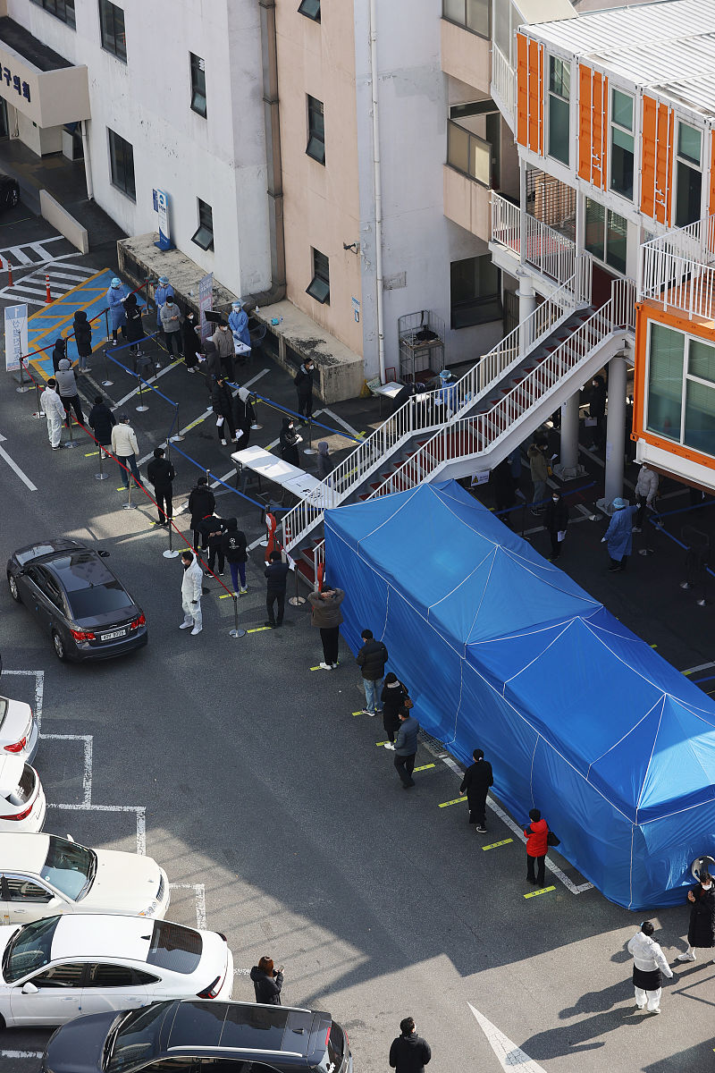 某厂生产三种产品Ⅰ、Ⅱ、Ⅲ。每种产品要经过AB两道工序加工。设该厂有两种规格的设备能完成A工序它们以AA表示;有三种规格的设备能完成B工序它们以BBB、表示。产品Ⅰ可在A、B任何一种规格设备上加工。产品Ⅱ可在任何规格的A设备上加工但完成B工序时只能 mWW T M在B设备上加工产品Ⅲ口她★在各种机床设备的。品销售单价各种议备有双台时以及满负荷操作时和AW利润最大。训镇荷时表17外出出相业教据设备