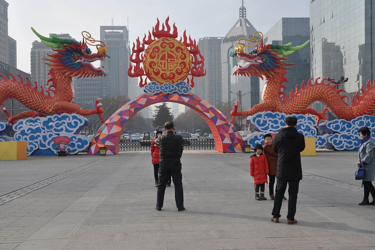 拱门上的龙：象征与意义