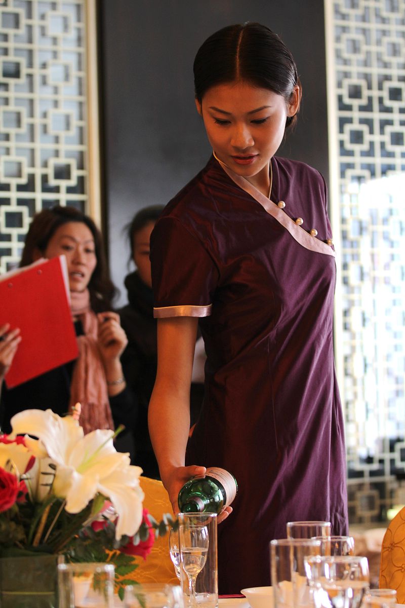 西平县职业教育中心2023年开设专业：电子商务、旅游管理、物流管理、人力资源管理