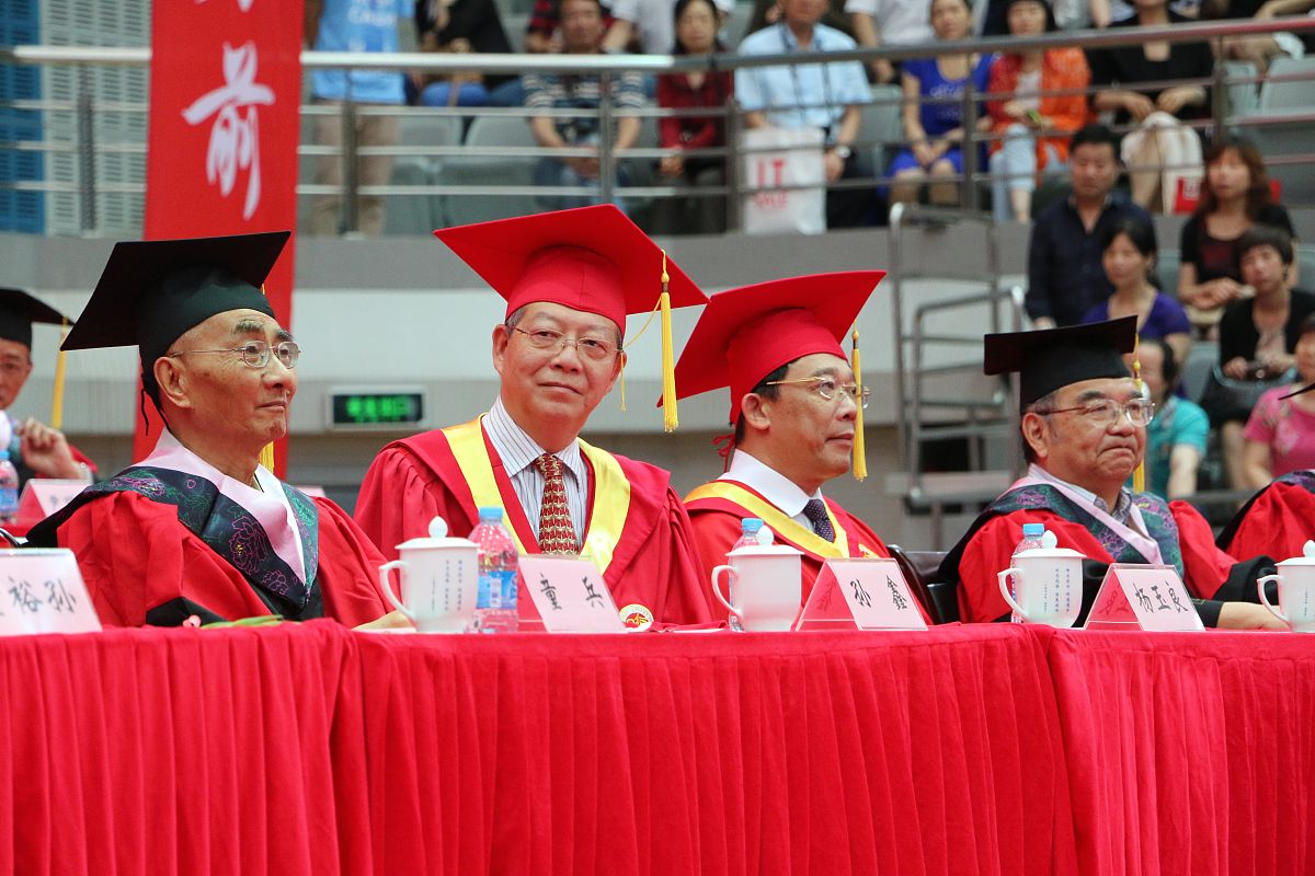 幼儿园毕业典礼家长发言稿：感谢老师，鼓励孩子