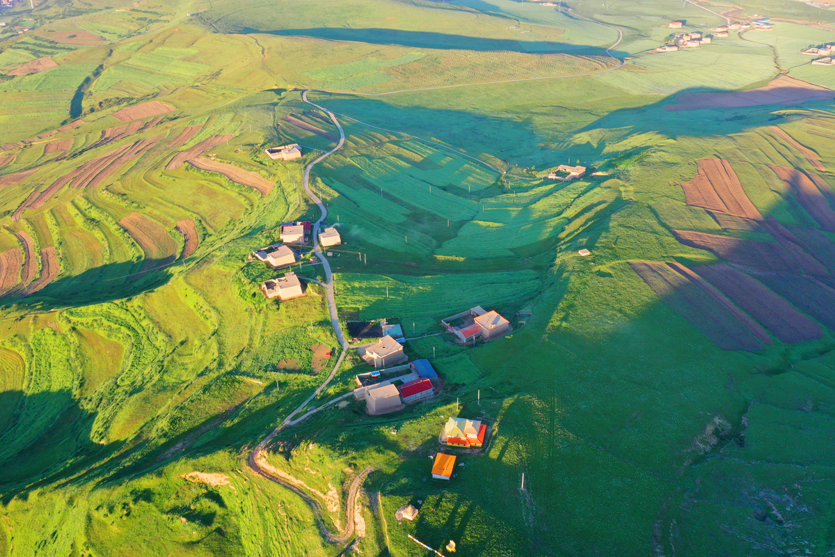 中国农村美景：田园风光、传统文化与历史的融合