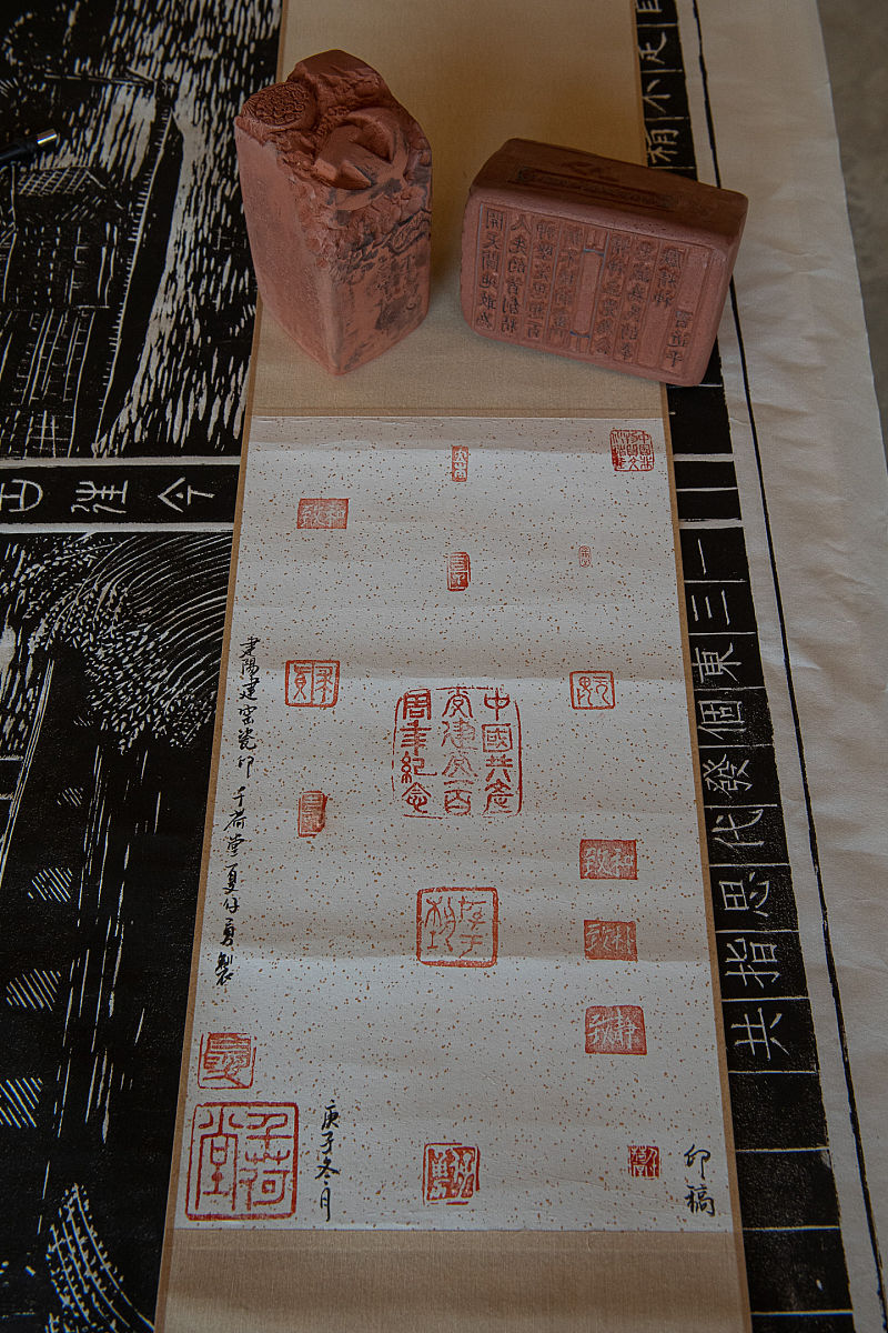 我的毕业设计是以西汉皇后玉玺为外观的拓展坞，帮我的毕业设计想一个名字，字数控制在四个字以内