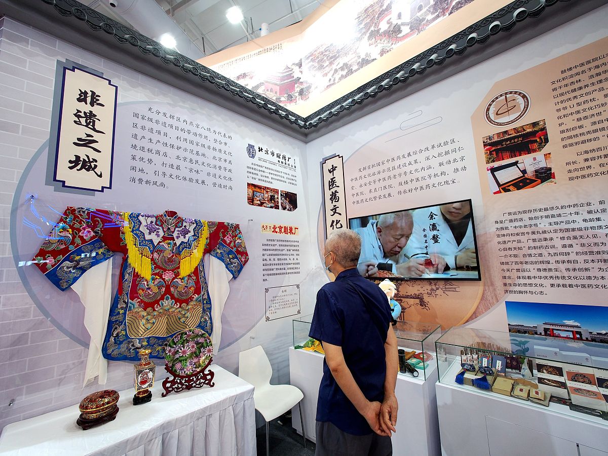 非遗虚拟化策略研究：保护、传承与弘扬传统文化的创新路径