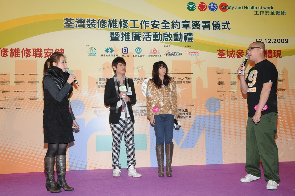 新时达电梯每次到1楼就报故障然后自动到顶楼都跑顶楼怎么回事帮我用180字详细描述