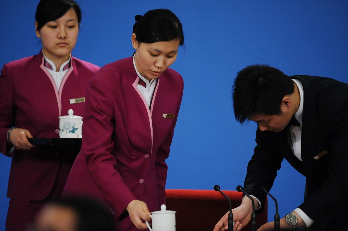 天府航空学校空乘礼仪培训：打造专业的航空服务人才