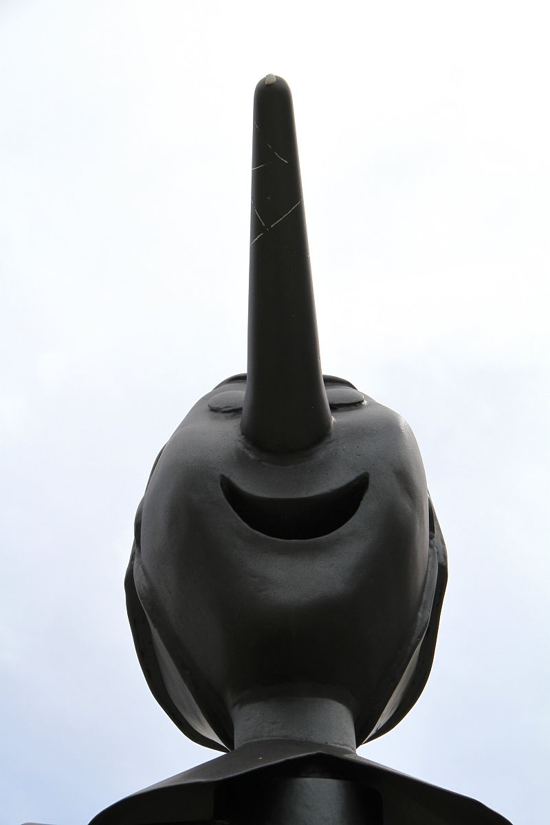 在房屋的墙壁,画着一夫妇<strong>故事</strong>中的场景,自1989年到1995年期间被不断