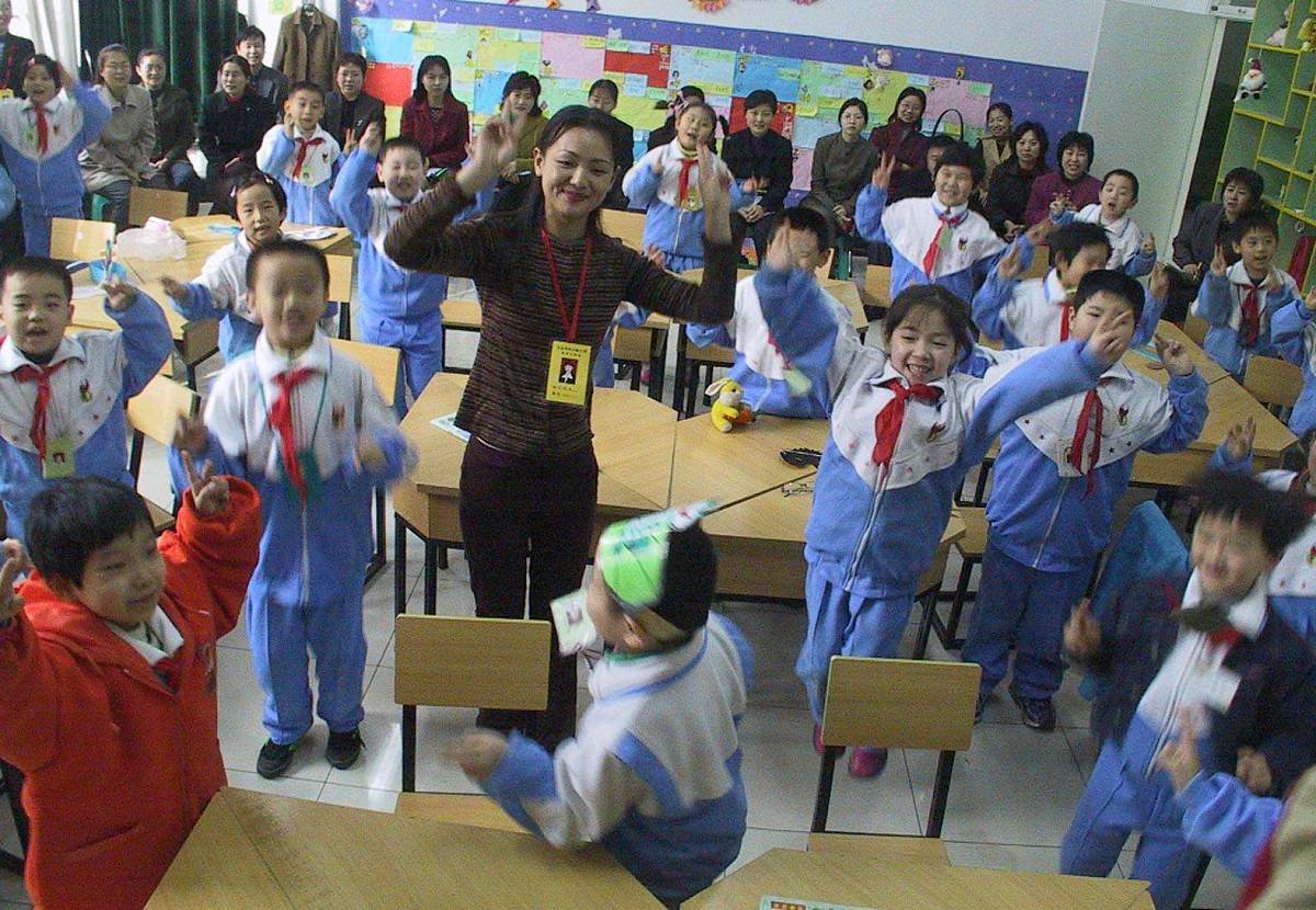 清园里社区携手学校，为红领巾小记者团送温暖！